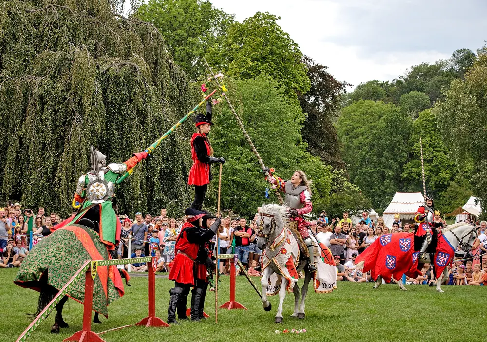 Souboj na koních během Císařského dne v Kadani